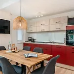 Treehouse For 14 People- Indoor Playground - Ssc - Shared House&garden Σπίτι διακοπών *