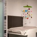 Treehouse For 14 People- Indoor Playground - Ssc - Shared House&garden * Βίντερμπεργκ