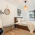 Treehouse For 14 People- Indoor Playground - Ssc - Shared House&garden Σπίτι διακοπών *
