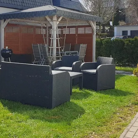 Treehouse For 14 People- Indoor Playground - Ssc - Shared House&garden *