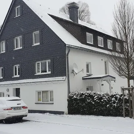 Treehouse For 14 People- Indoor Playground - Ssc - Shared House&garden *