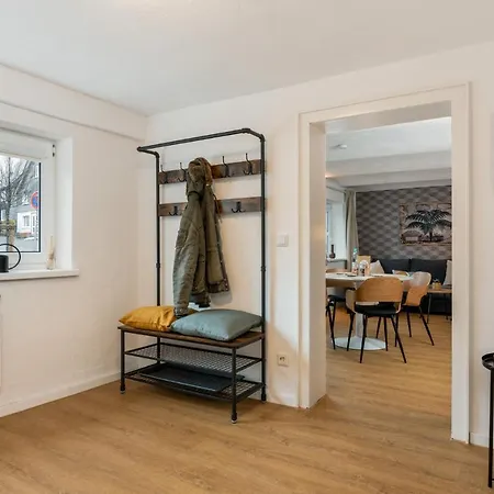 Treehouse For 14 People- Indoor Playground - Ssc - Shared House&garden Prázdninový dům *