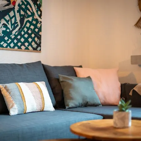 Treehouse For 14 People- Indoor Playground - Ssc - Shared House&garden *