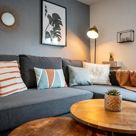 Treehouse For 14 People- Indoor Playground - Ssc - Shared House&garden Prázdninový dům