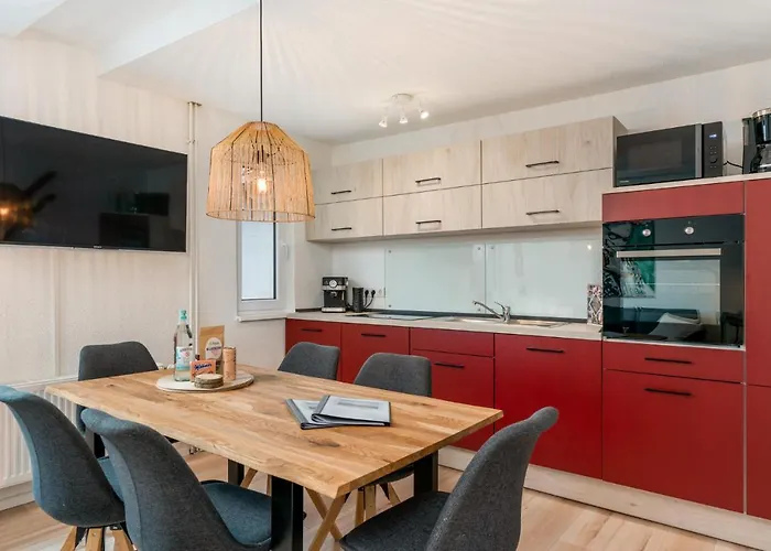 Treehouse For 14 People- Indoor Playground - Ssc - Shared House&garden Semesterbostad *