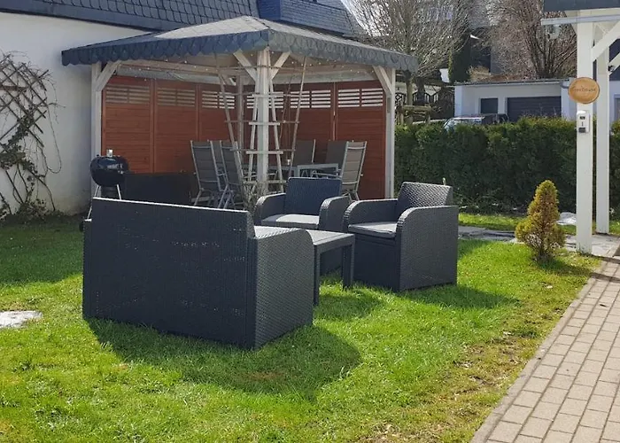 Treehouse For 14 People- Indoor Playground - Ssc - Shared House&garden *