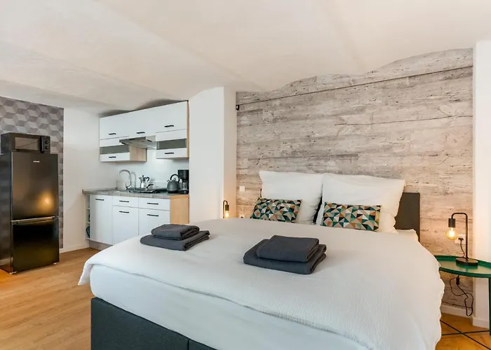 Treehouse For 14 People- Indoor Playground - Ssc - Shared House&garden *