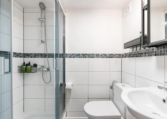 Semesterbostad Treehouse For 14 People- Indoor Playground - Ssc - Shared House&garden *