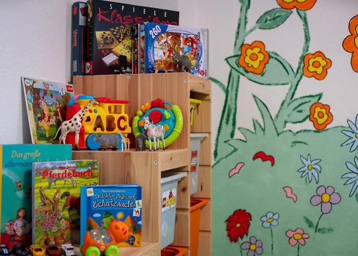 Treehouse For 14 People- Indoor Playground - Ssc - Shared House&garden בית נופש ווינטרברג