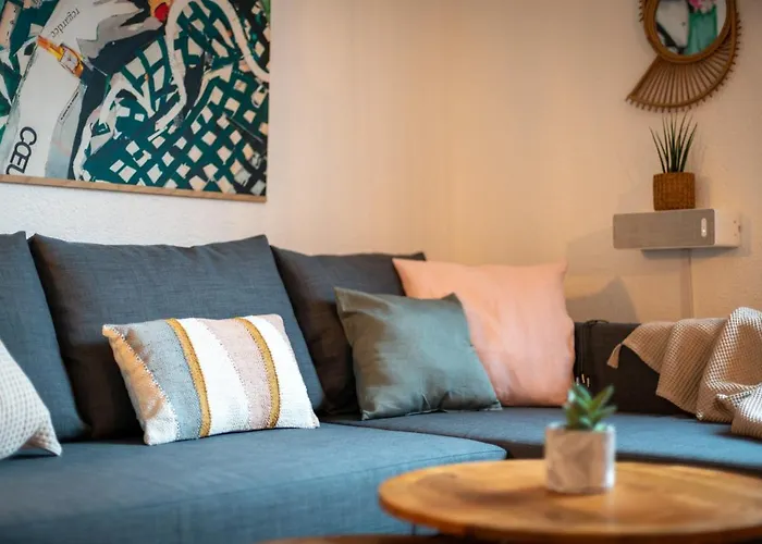 Treehouse For 14 People- Indoor Playground - Ssc - Shared House&garden *